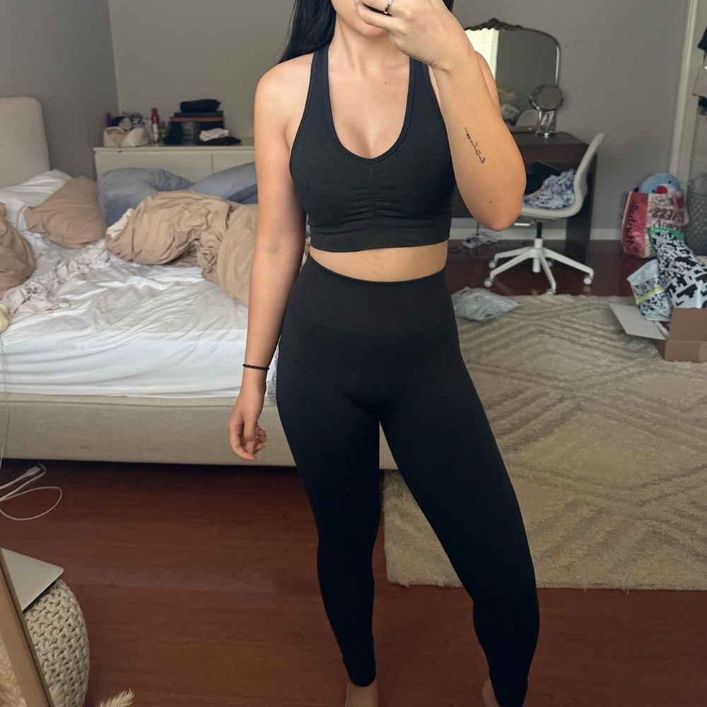 Alphalete Black Seamless Sports Bra and High-Waist Leggings Set